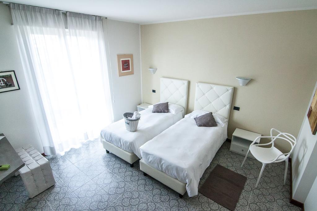 Casteggio Hotel Le Vigne Di Corvino מראה חיצוני תמונה