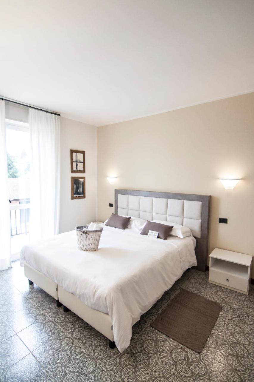 Casteggio Hotel Le Vigne Di Corvino מראה חיצוני תמונה